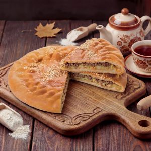 Пирог с капустой и мясом большой